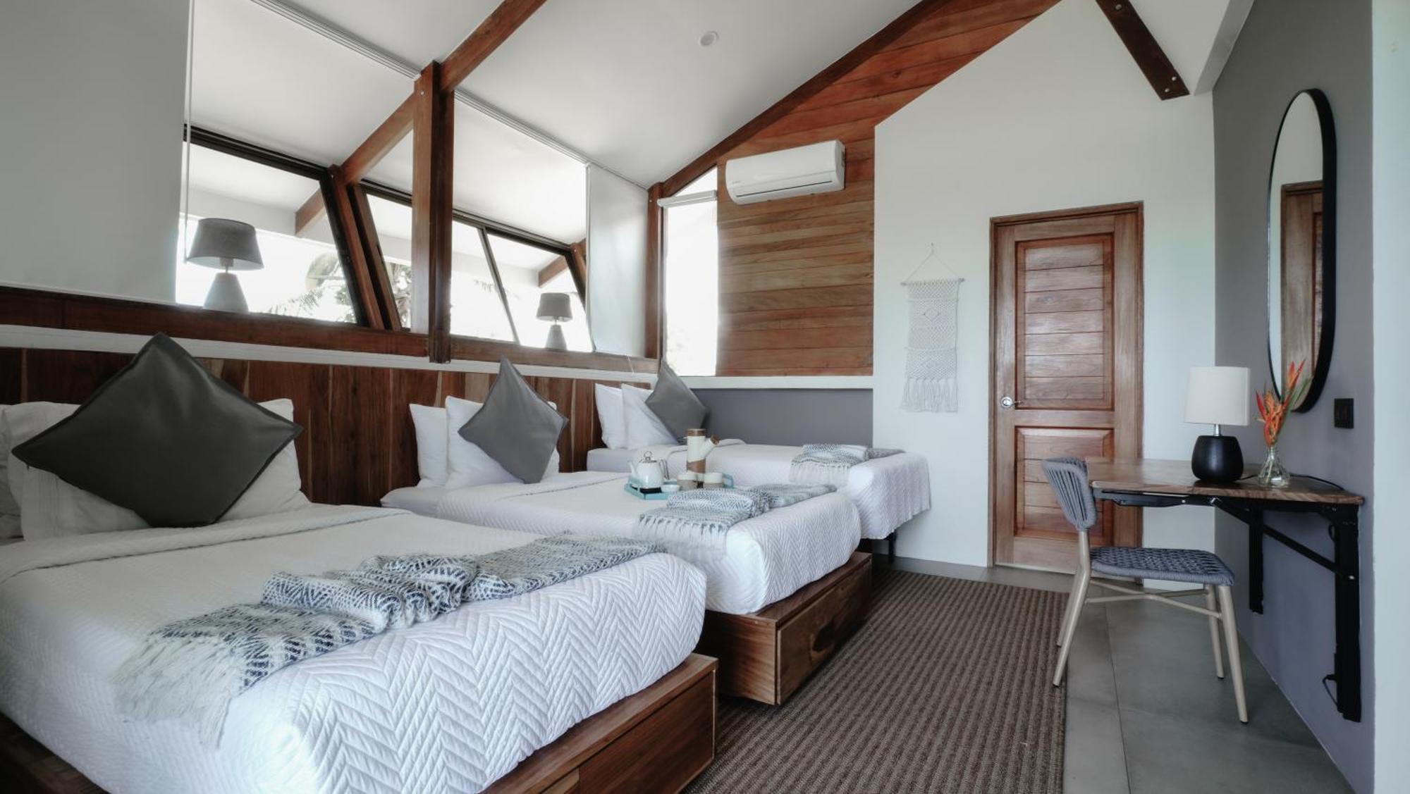 Surf Synergy All-Inclusive Surf Retreat Jacó Extérieur photo